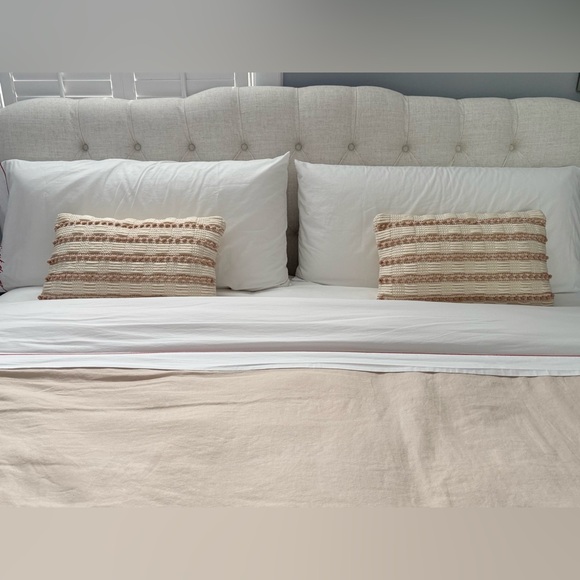 Set Pillows - Picture 3 of 4